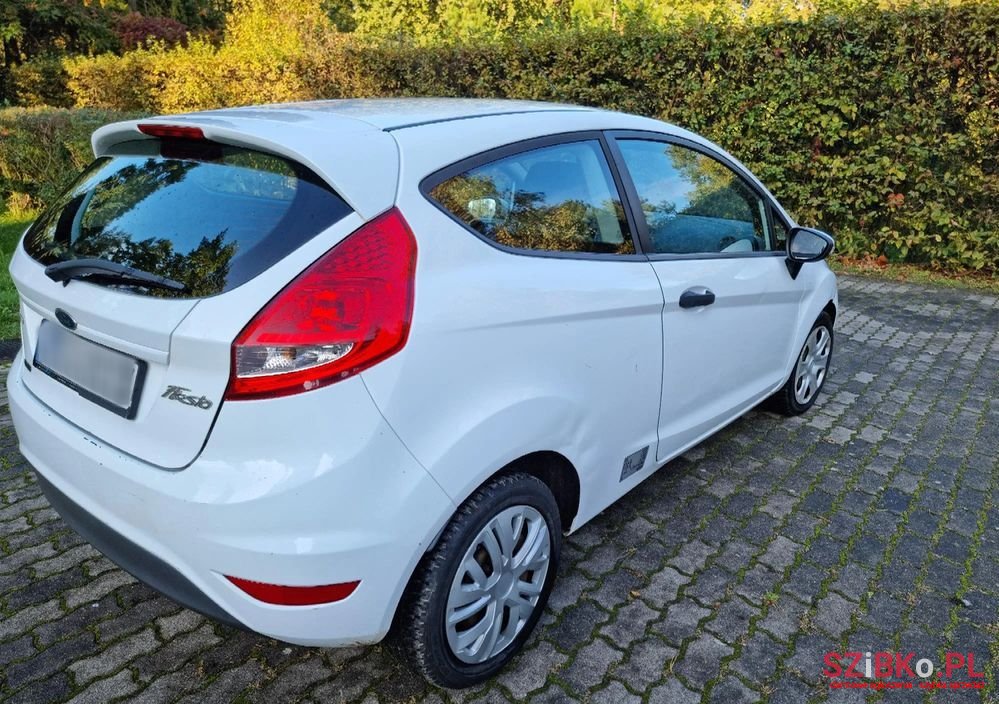 2010' Ford Fiesta photo #3