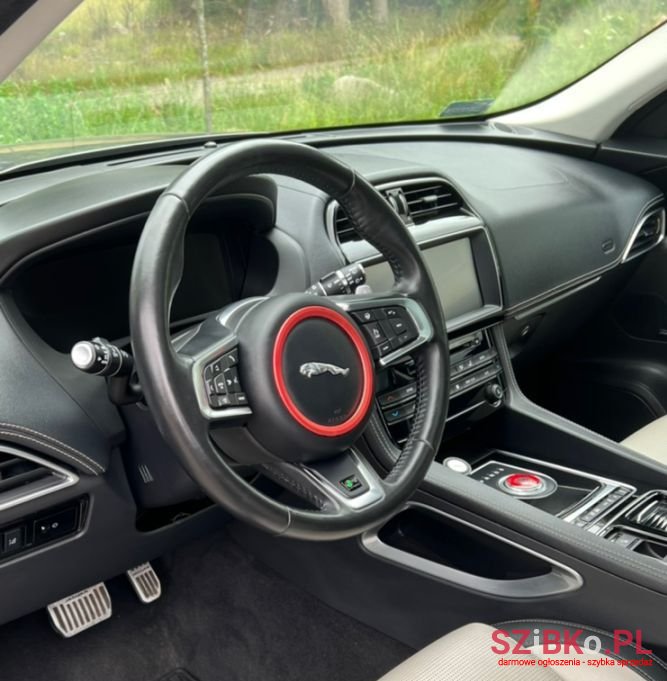 2017' Jaguar F-Pace photo #3