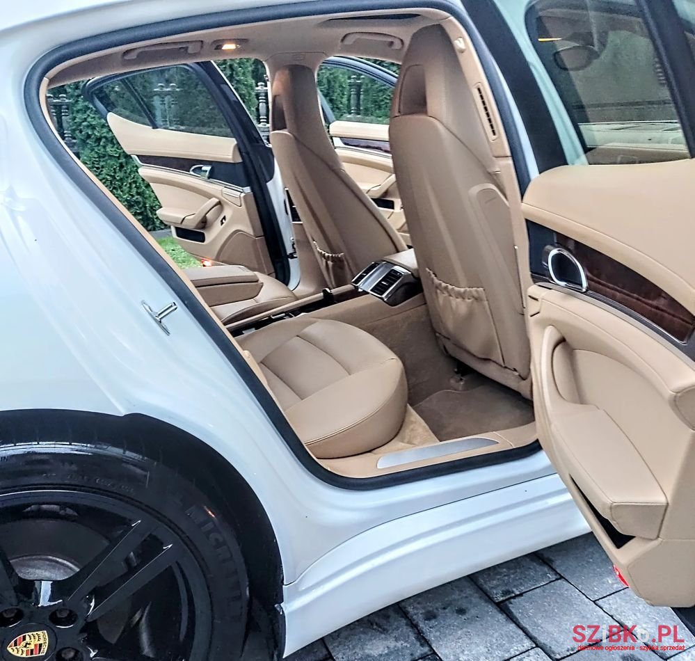 2012' Porsche Panamera photo #4