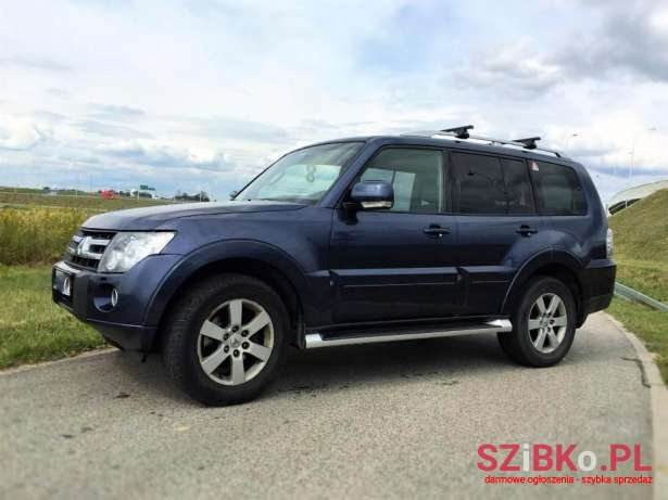 2007' Mitsubishi Pajero photo #1