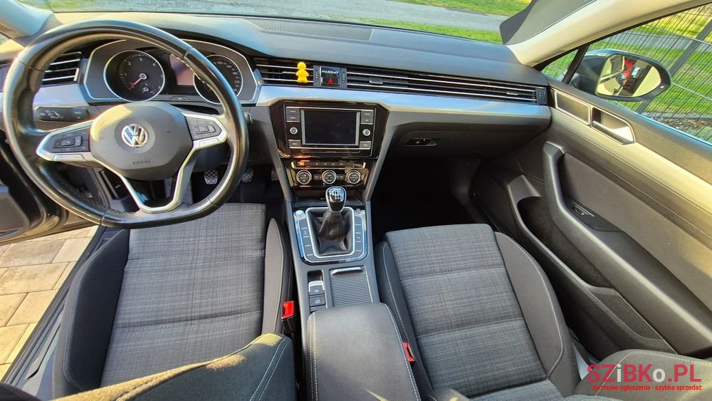 2019' Volkswagen Passat photo #6
