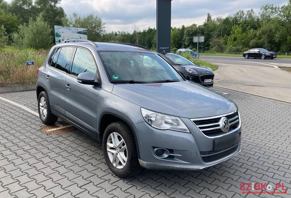 2010' Volkswagen Tiguan photo #3