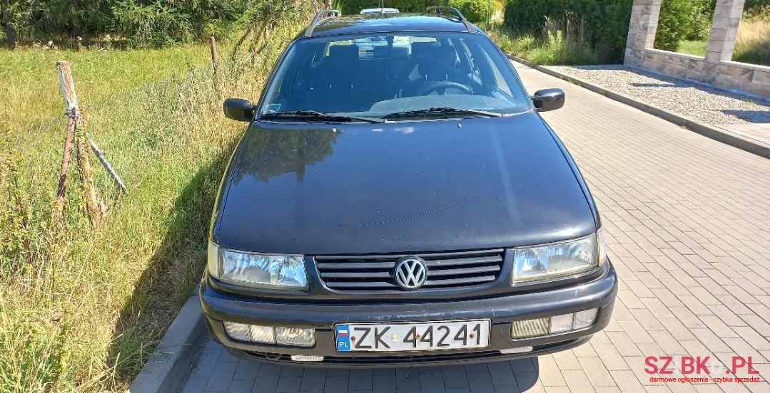 1995' Volkswagen Passat photo #2