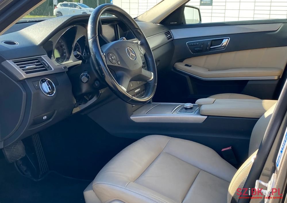 2009' Mercedes-Benz E-Class 350 photo #3