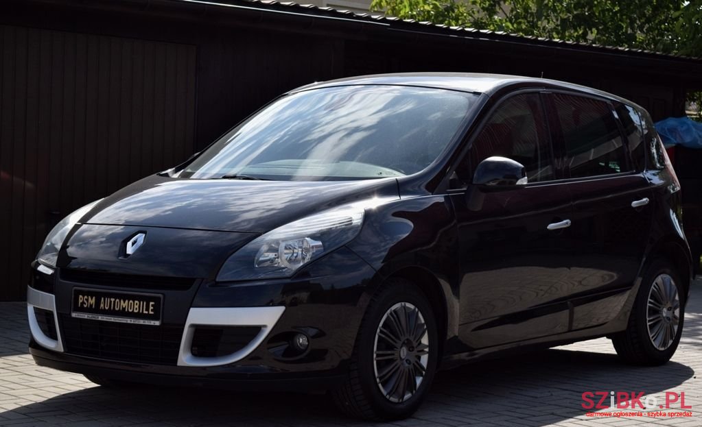2009' Renault Scenic photo #1