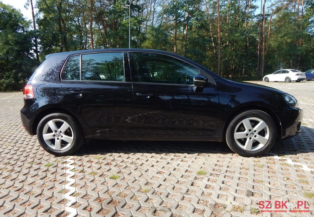 2009' Volkswagen Golf photo #4