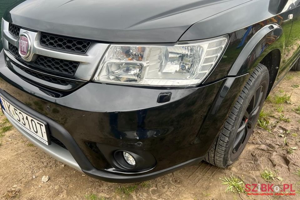 2011' Fiat Freemont photo #3