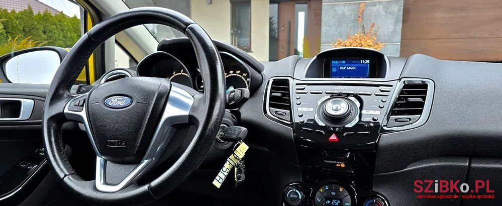 2013' Ford Fiesta photo #5