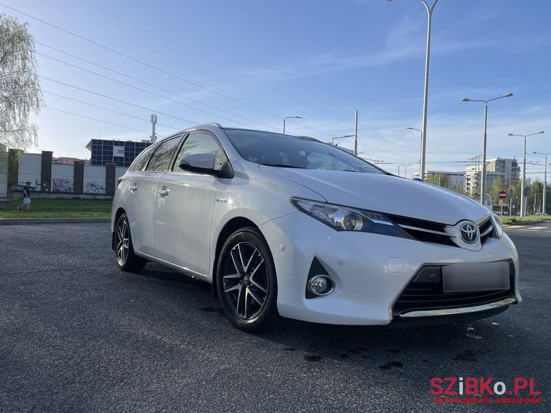2014' Toyota Auris photo #2
