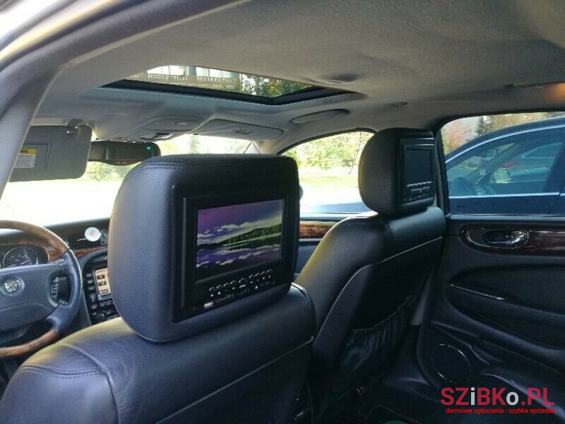 2004' Jaguar XJ 8 photo #3