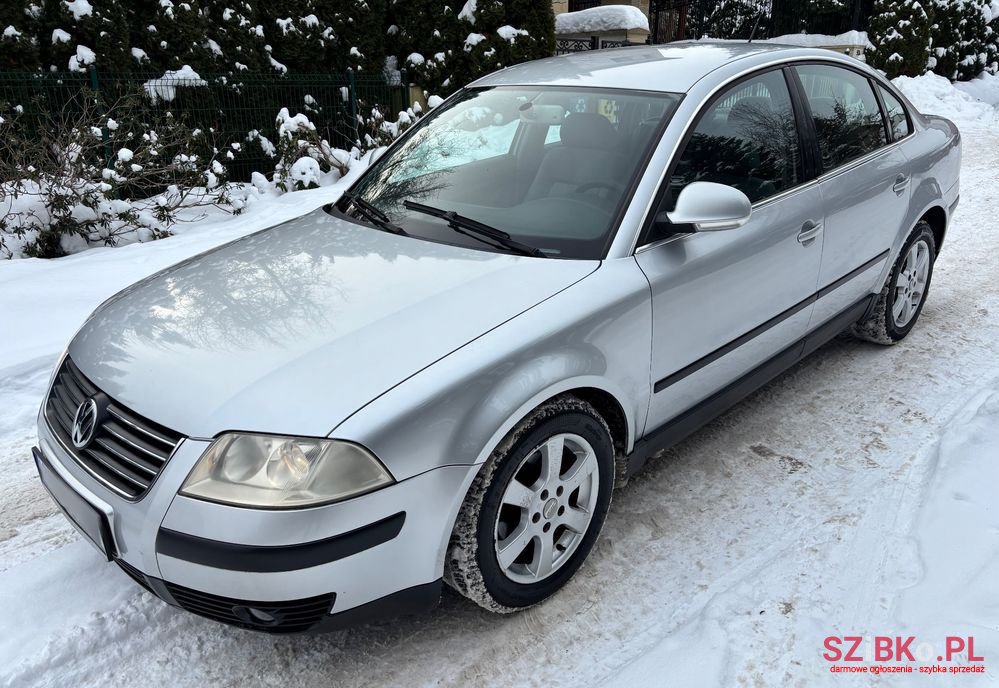 2004' Volkswagen Passat photo #1