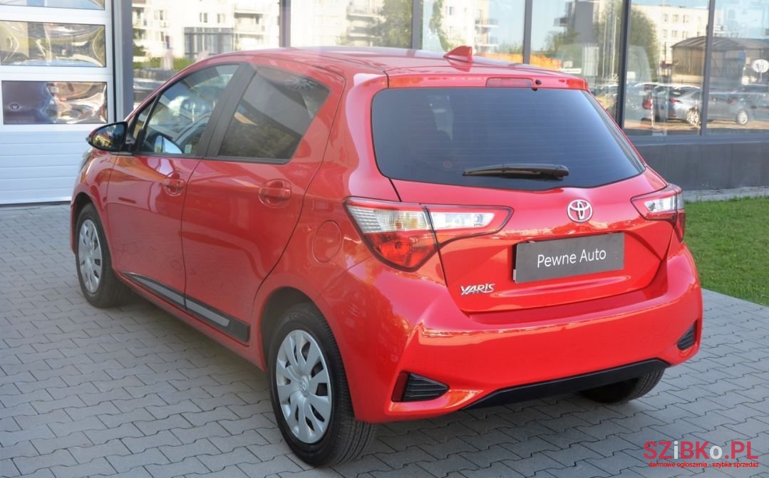 2017' Toyota Yaris photo #5