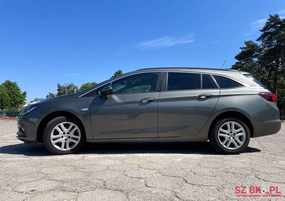 2018' Opel Astra photo #1