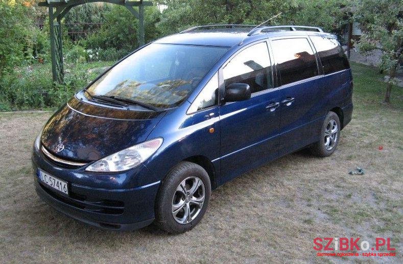2001' Toyota Previa photo #1