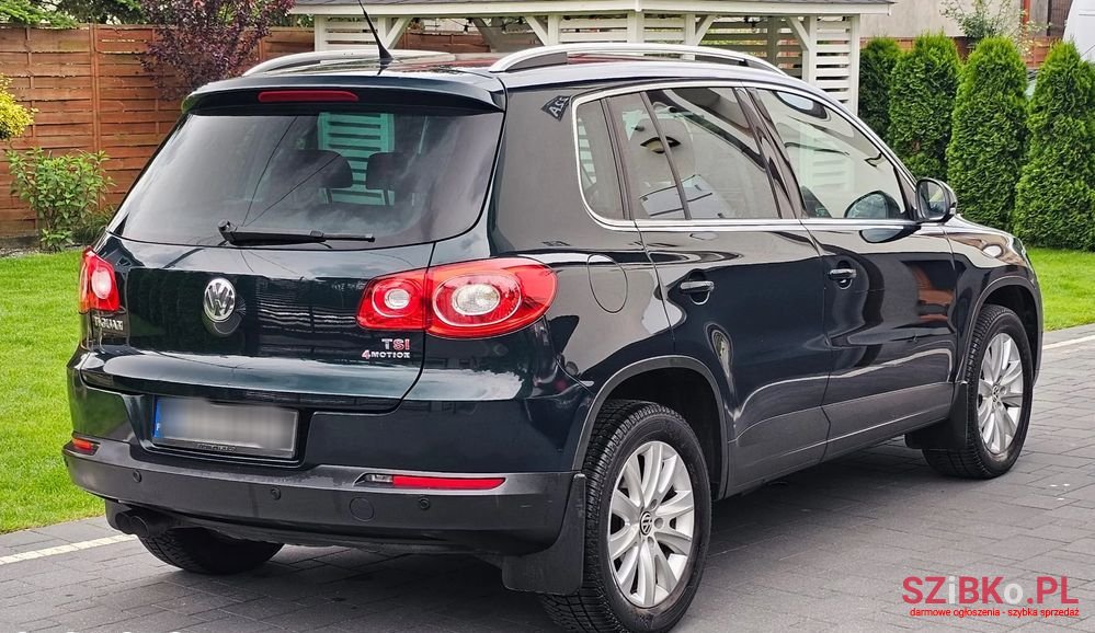 2011' Volkswagen Tiguan photo #3