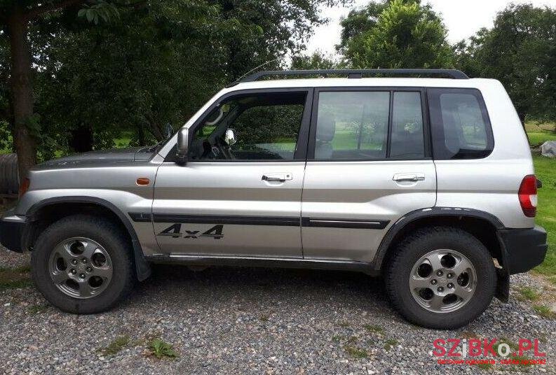 2000' Mitsubishi Pajero photo #1