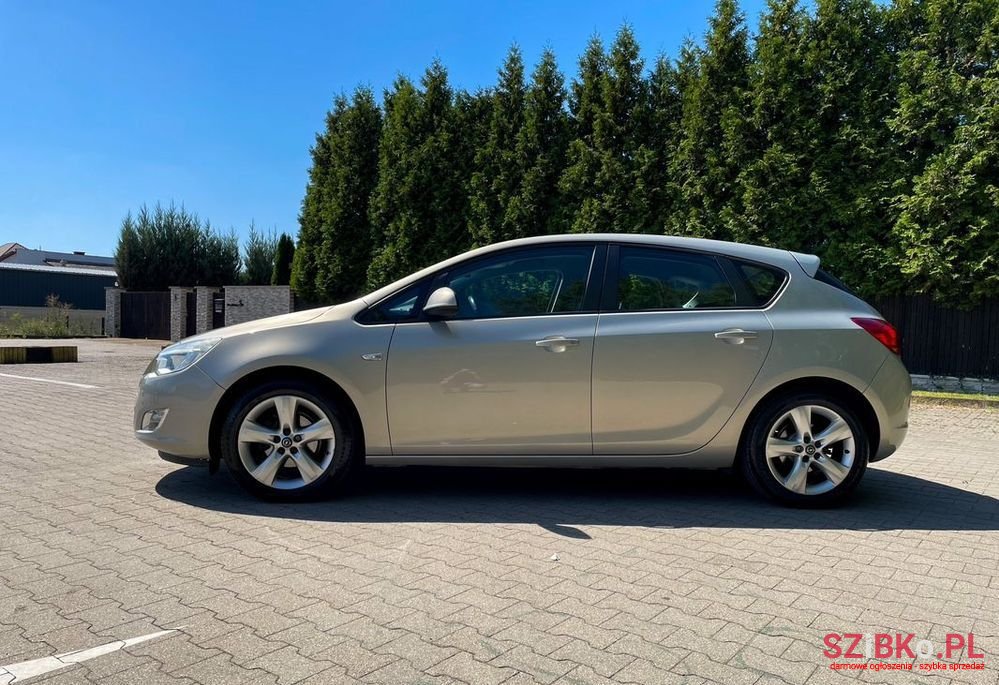 2009' Opel Astra 1.6 Cosmo photo #3