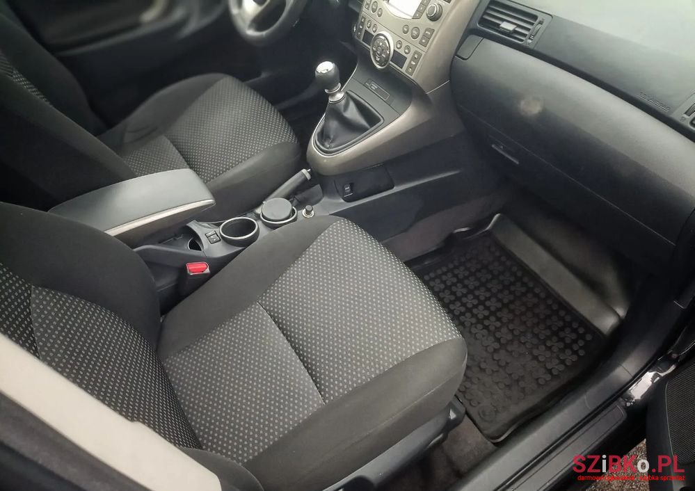 2009' Toyota Verso photo #2