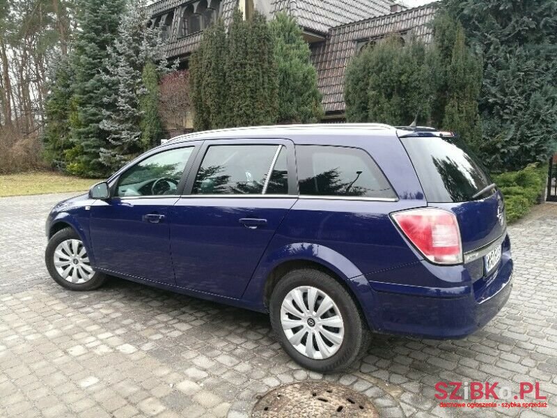 2011' Opel Astra photo #5