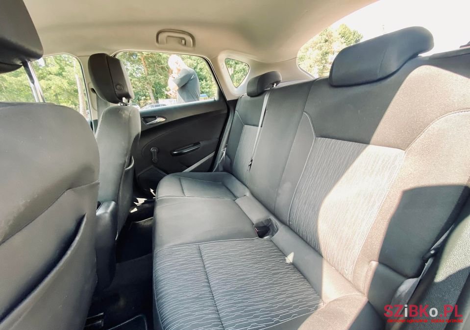 2010' Opel Astra photo #6