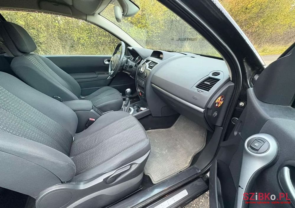 2008' Renault Megane photo #2