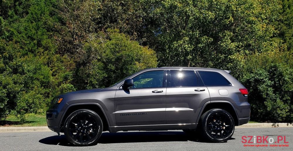 2018' Jeep Grand Cherokee photo #2
