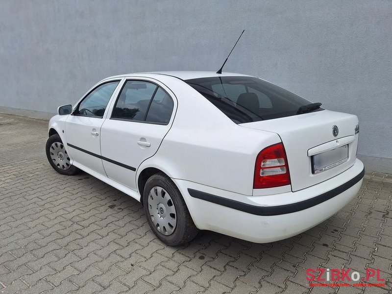 2009' Skoda Octavia 1.9 Tdi Tour Classic photo #3