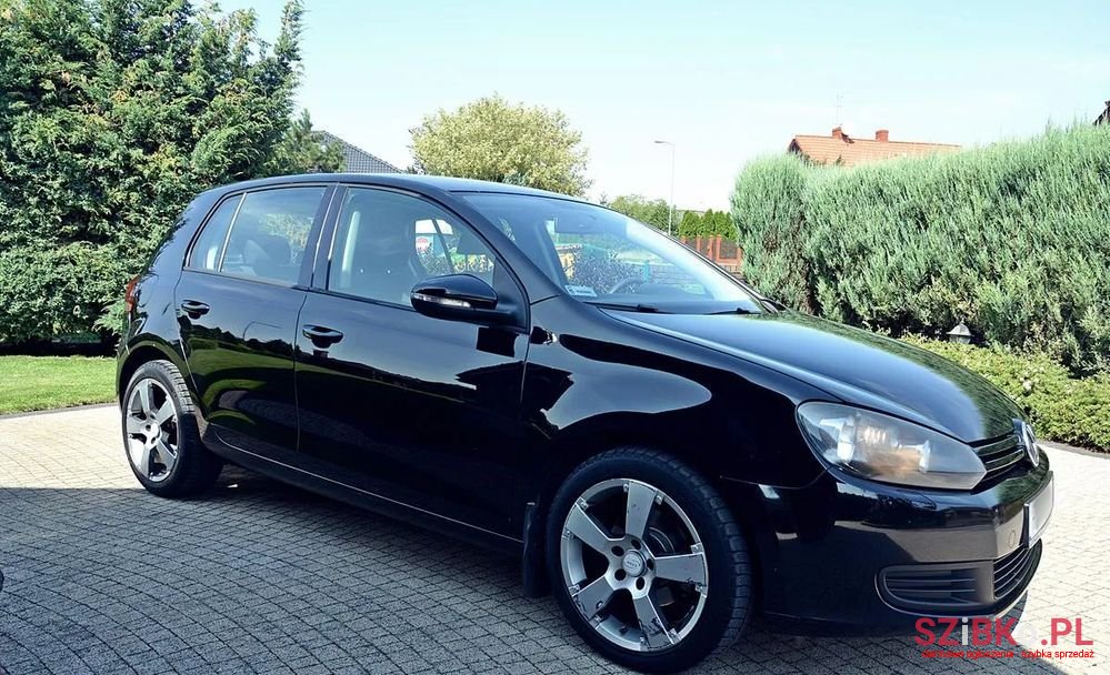 2010' Volkswagen Golf photo #5