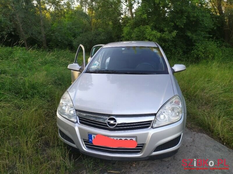 2008' Opel Astra photo #1