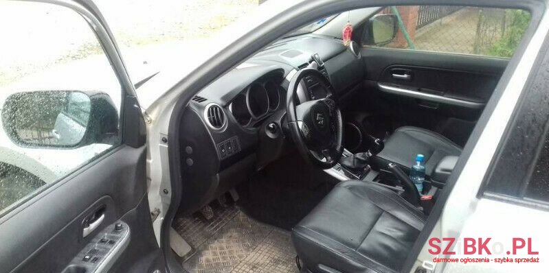 2010' Suzuki Grand Vitara photo #4