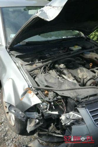 2004' Volkswagen Passat photo #1