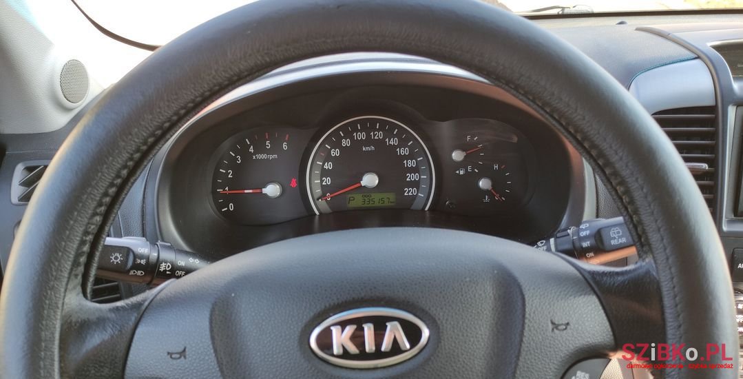 2007' Kia Carnival photo #2