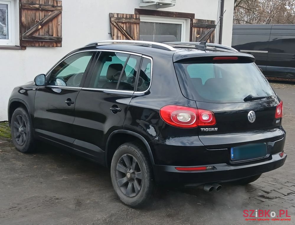 2010' Volkswagen Tiguan photo #5