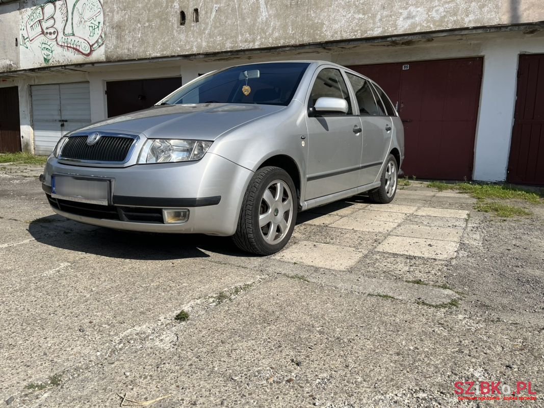 2002' Skoda Fabia photo #1