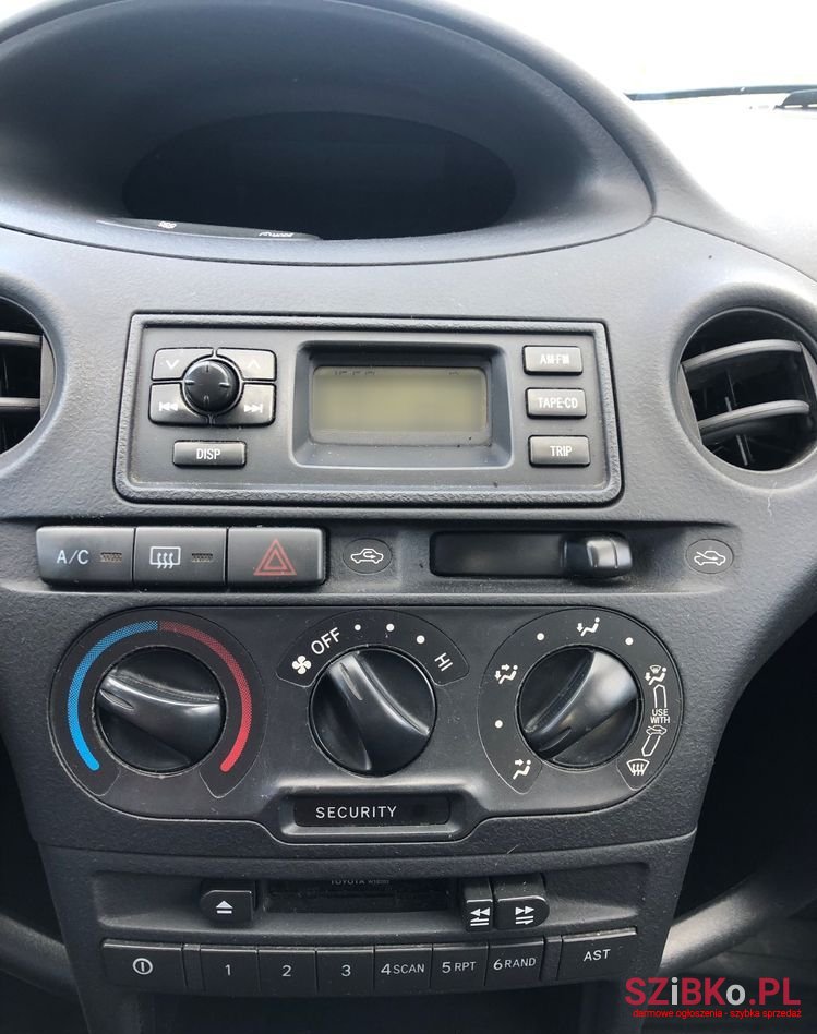 2004' Toyota Yaris 1.0 Luna photo #6