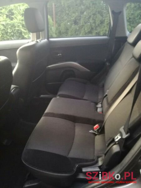 2011' Mitsubishi Outlander photo #6