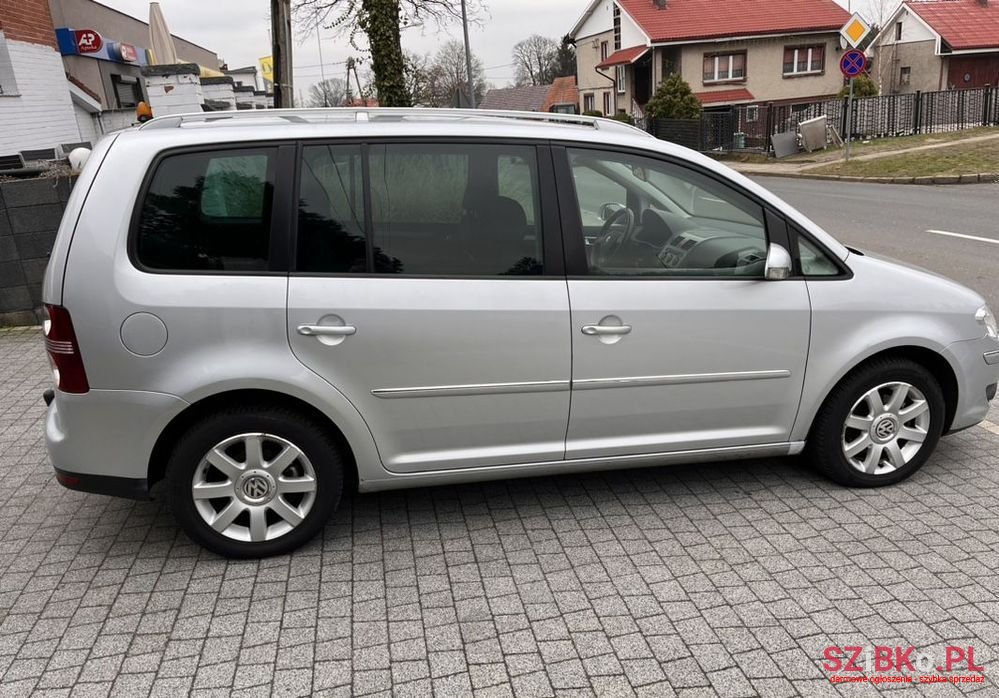 2007' Volkswagen Touran photo #4