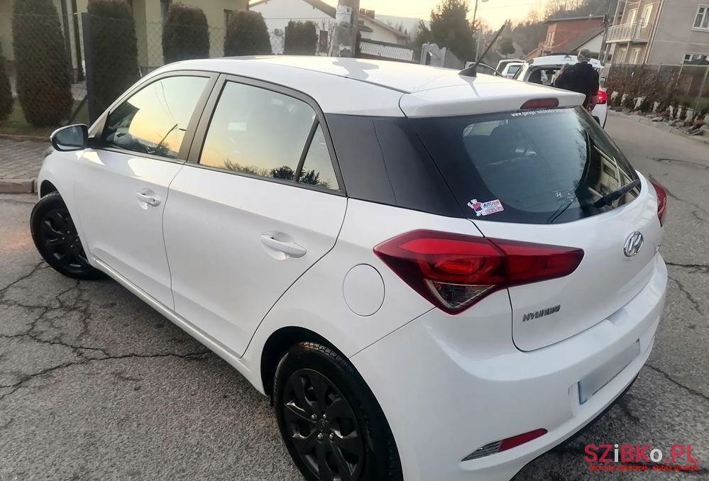 2017' Hyundai i20 photo #3