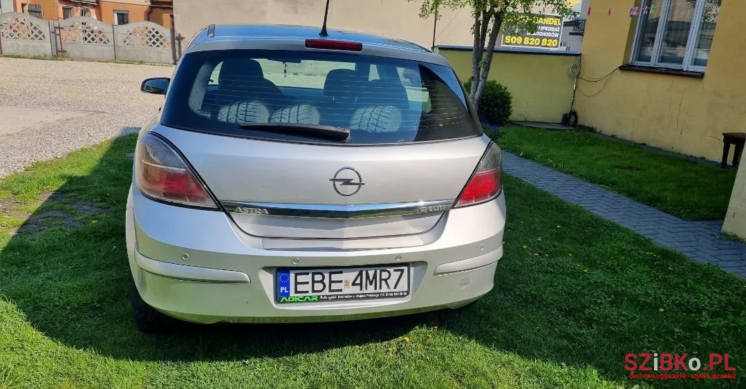 2008' Opel Astra photo #5