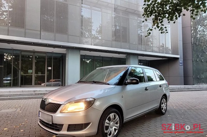 2011' Skoda Fabia photo #4