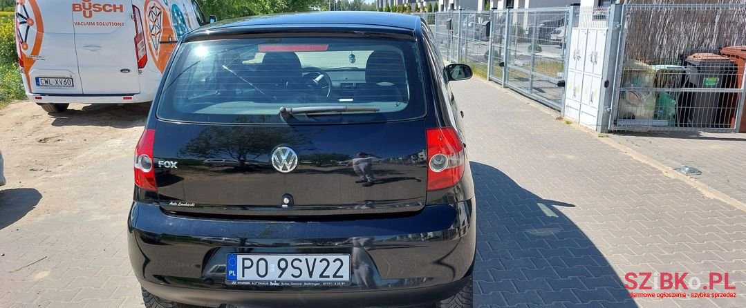 2005' Volkswagen Fox photo #4