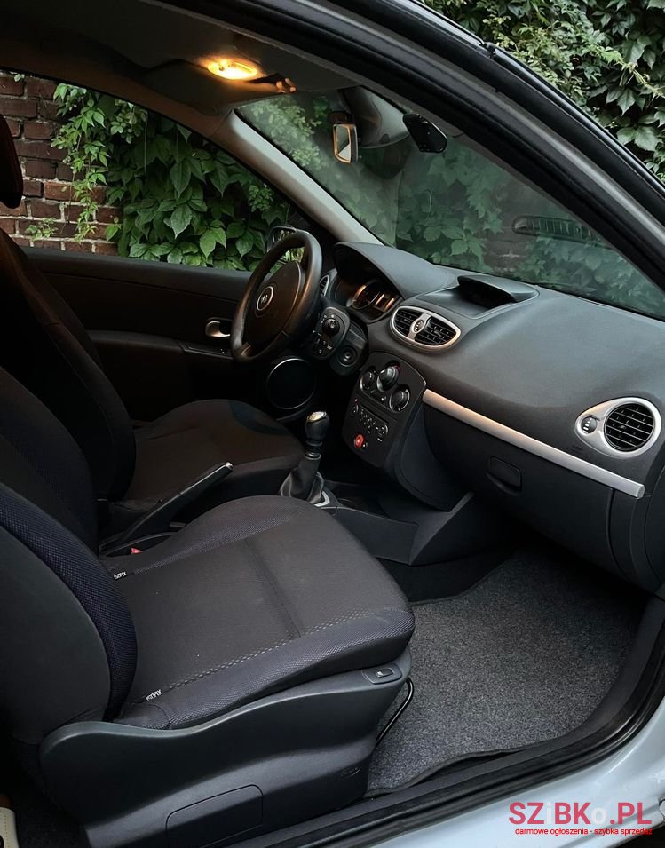 2007' Renault Clio photo #6