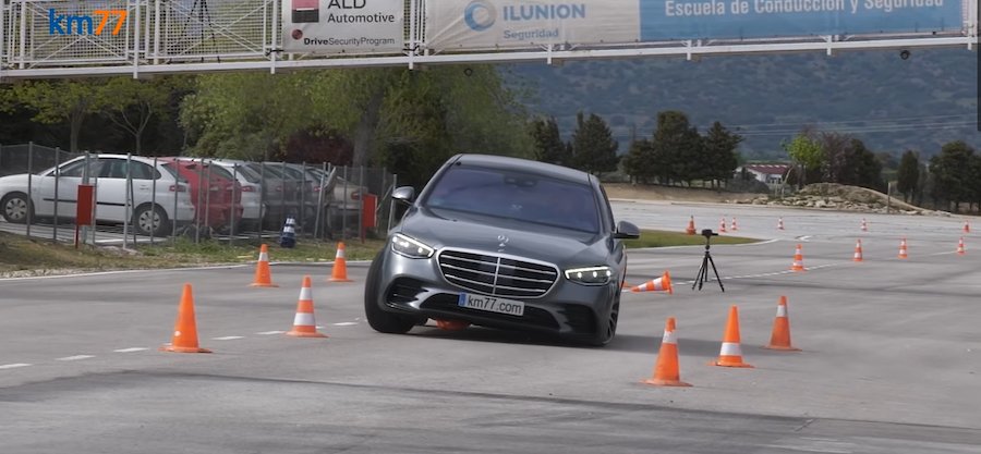 Watch How 2021 Mercedes S-Class Performs In The Moose Test