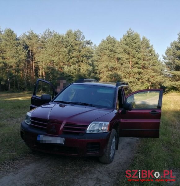 2004' Mitsubishi Endeavor photo #2