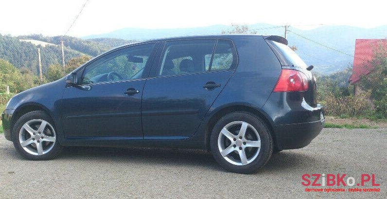 2004' Volkswagen Golf photo #1