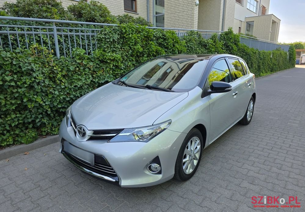 2014' Toyota Auris photo #3
