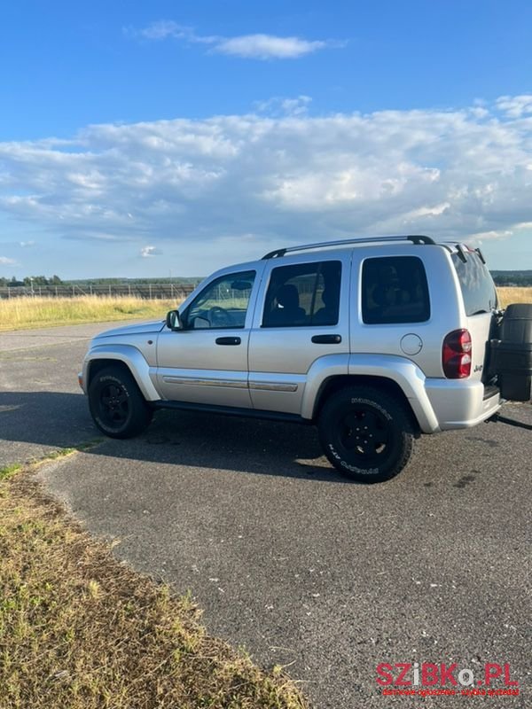 2005' Jeep Cherokee photo #4