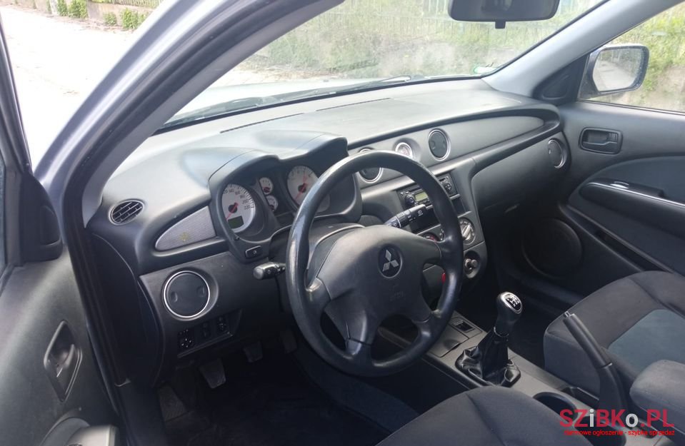 2006' Mitsubishi Outlander photo #5