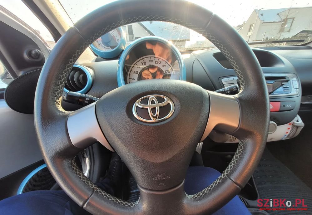 2013' Toyota Aygo Connect photo #5