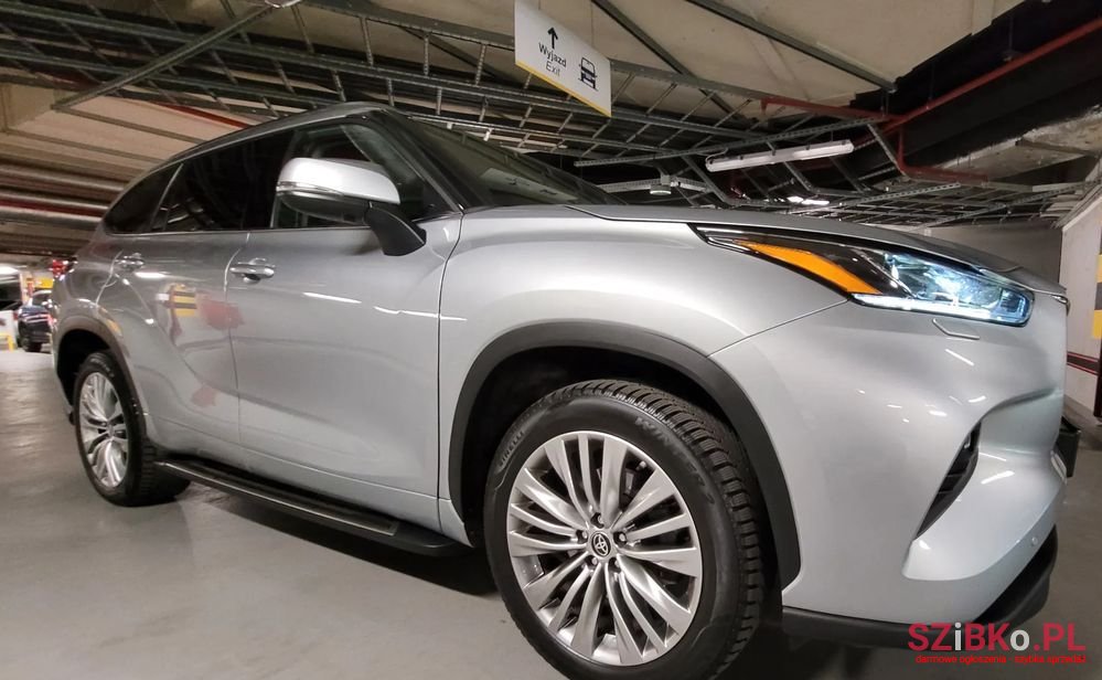 2022' Toyota Highlander photo #2